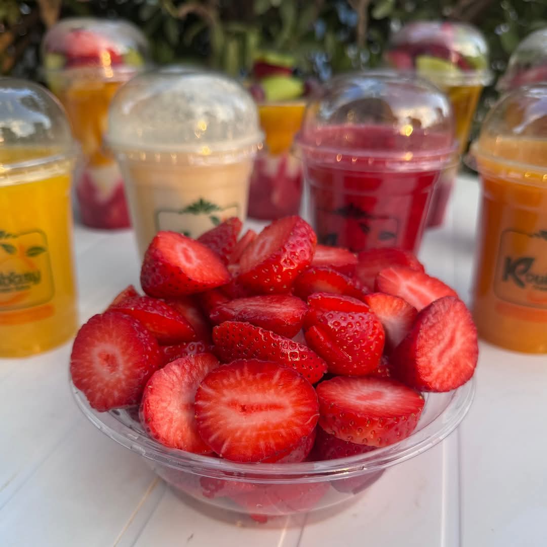 علبه فراولة قطع